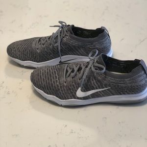 Women’s nike air zoom fearless flyknit 8.5 grey